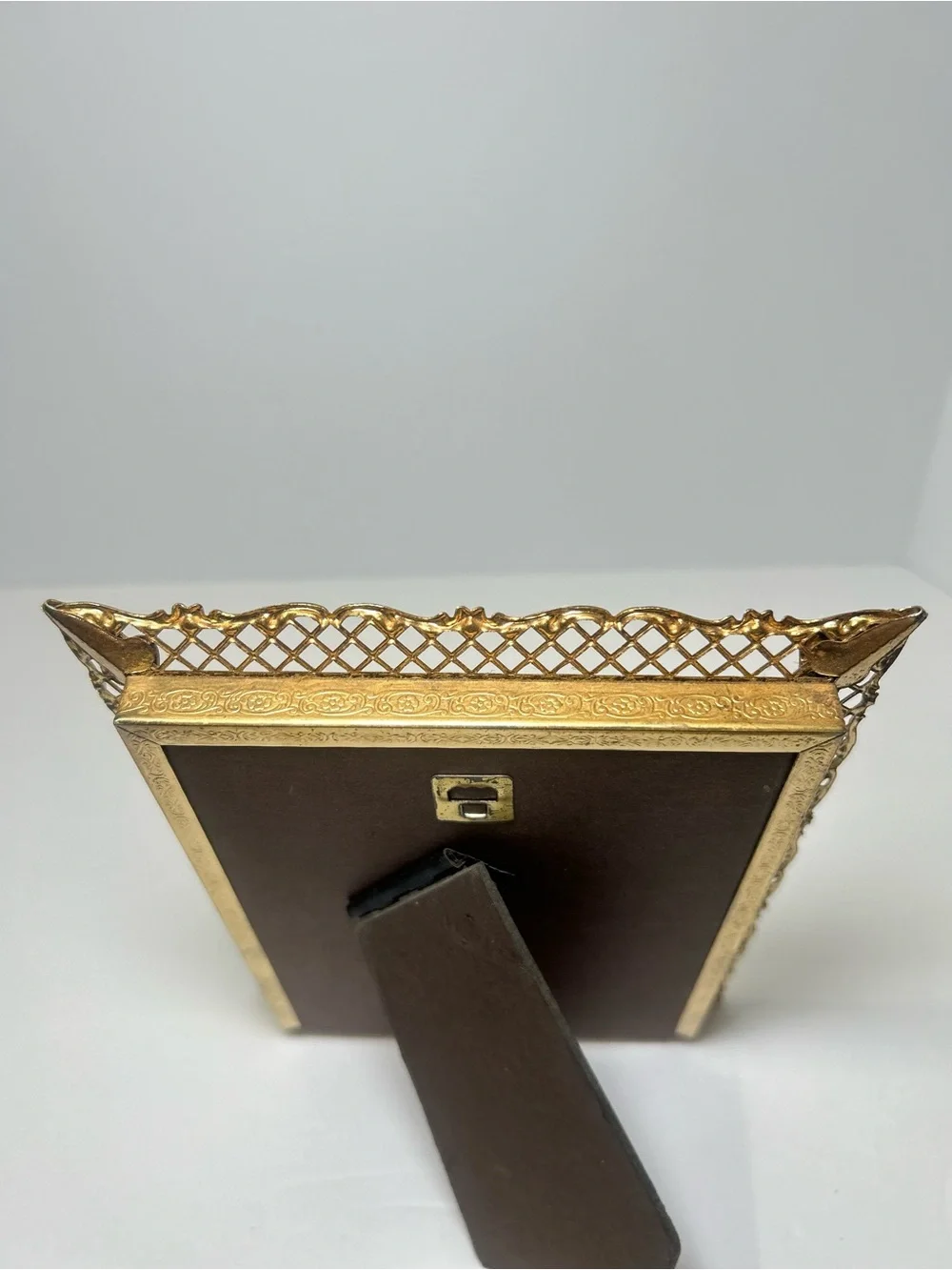 Vintage Regal 5x7 Gold-Finish Metal Picture Rectangular Free Stand or Hang NEW